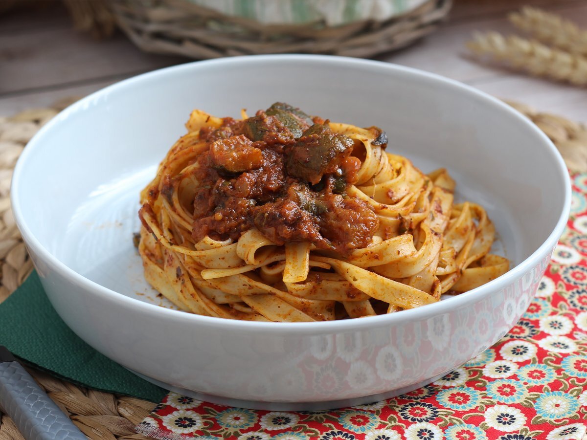 Tagliatelle con ragù di zucchine, un primo piatto vegetariano che piace a tutti! - foto 2