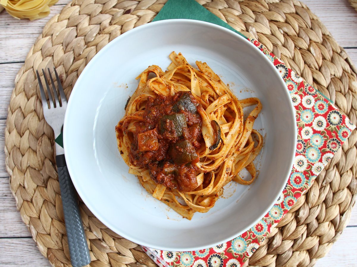 Tagliatelle con ragù di zucchine, un primo piatto vegetariano che piace a tutti! - foto 3