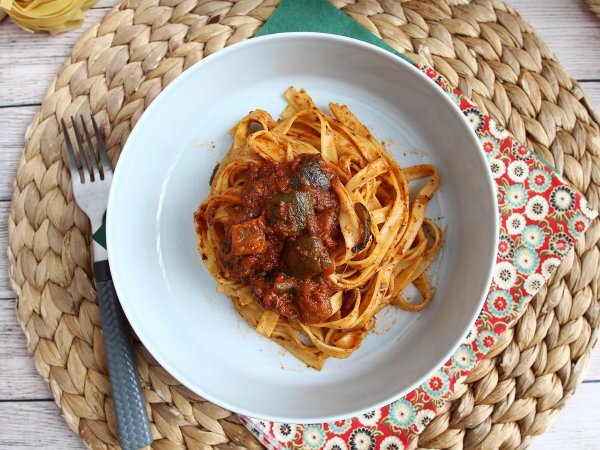 Tagliatelle con ragù di zucchine, un primo piatto vegetariano che piace a tutti!, foto 2