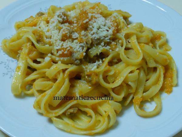 Tagliatelle con Zucca e Salsiccia