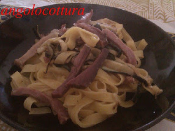 Tagliatelle con zucchine e speck