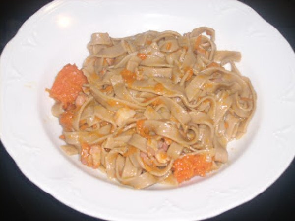 TAGLIATELLE DI CASTAGNE CON ZUCCA E PANCETTA, foto 3
