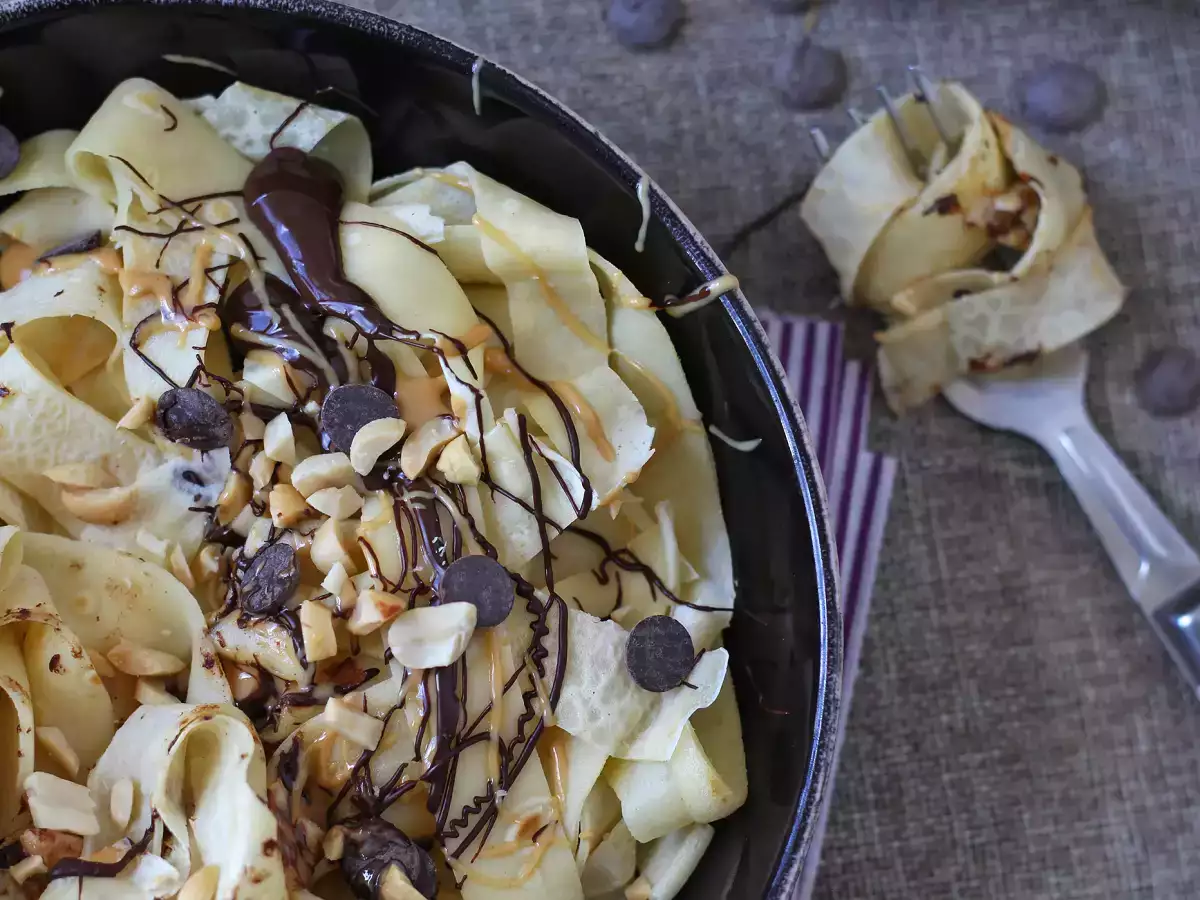 Tagliatelle di crêpes con cioccolato e arachidi: il dessert goloso che conquista tutti! - foto 8