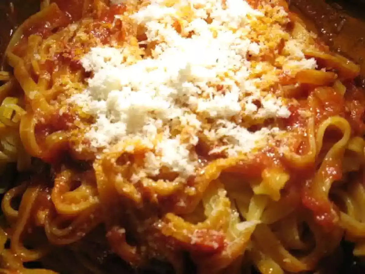 Tagliatelle di pasta fresca con sugo e spezzatino d'agnello - foto 3