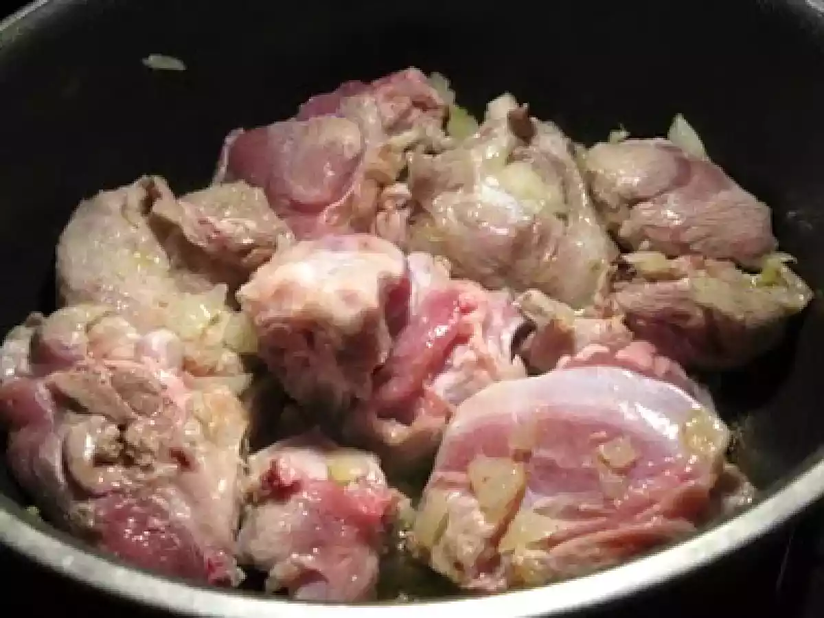 Tagliatelle di pasta fresca con sugo e spezzatino d'agnello - foto 7