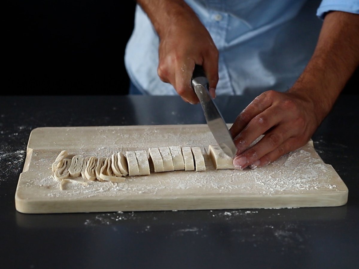 Tagliatelle fatte in casa, il procedimento spiegato passo a passo - foto 2