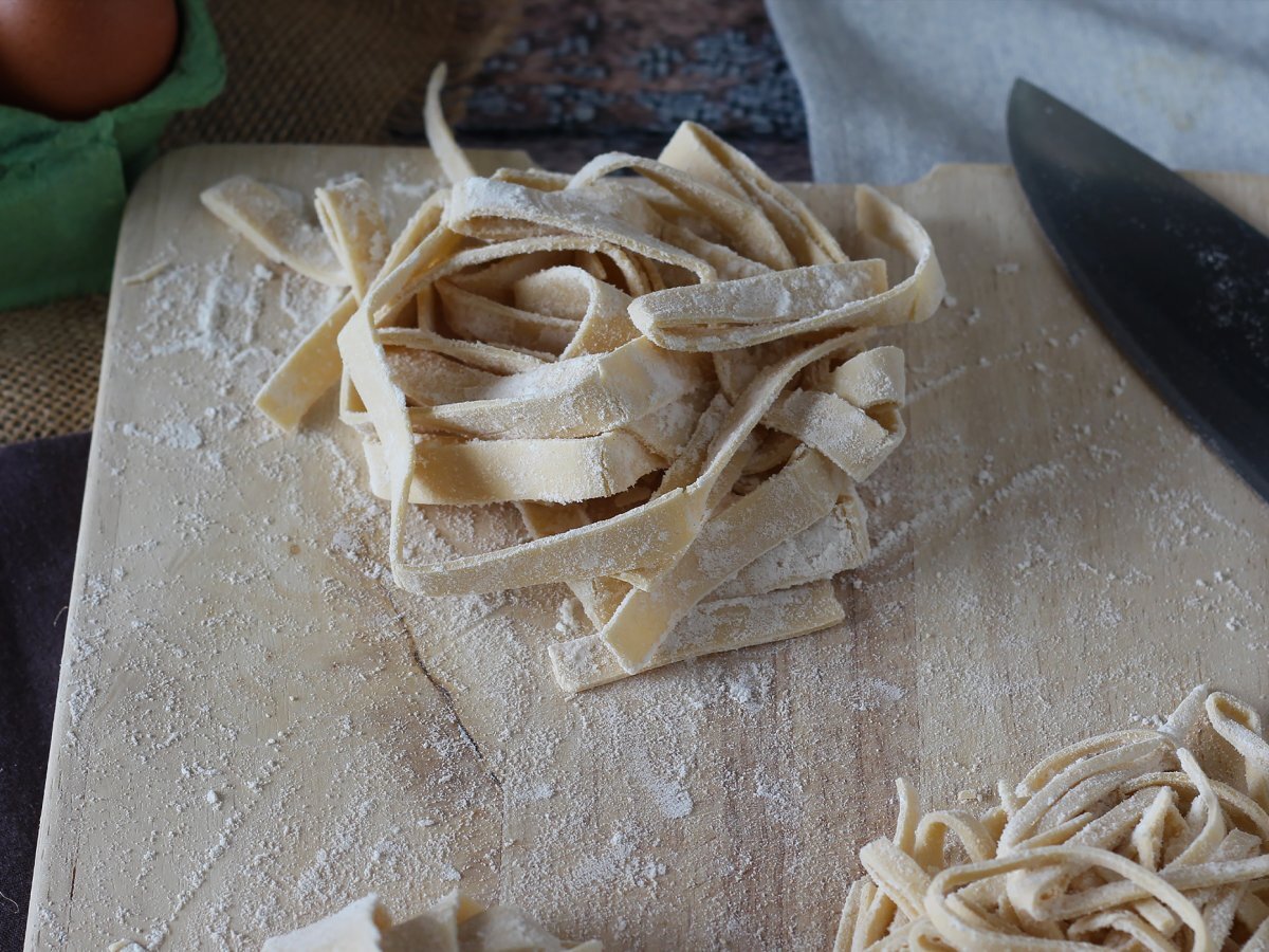 Tagliatelle fatte in casa, il procedimento spiegato passo a passo - foto 5