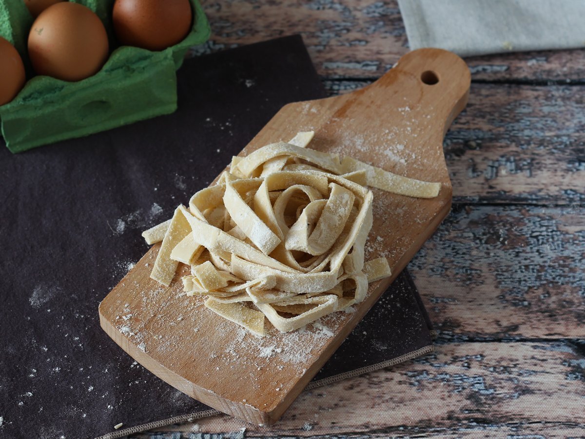 Tagliatelle fatte in casa, il procedimento spiegato passo a passo