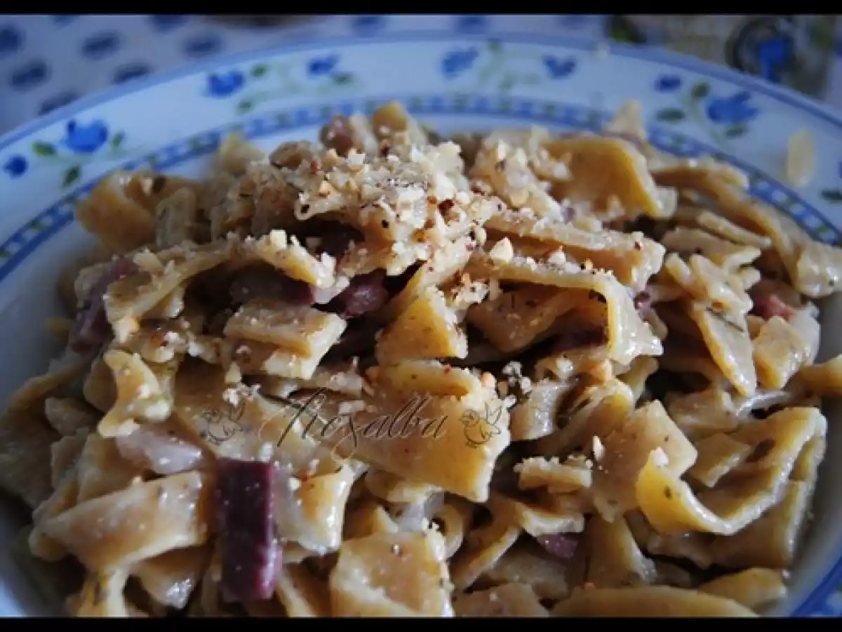 Tagliatelle fresche alle nocciole con pancetta e aromi - foto 2