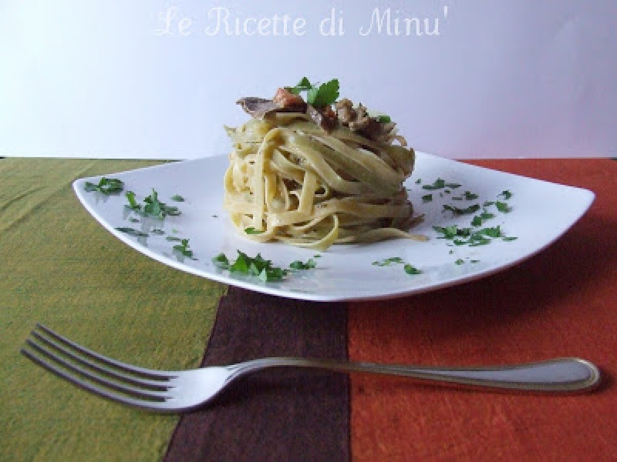 Tagliatelle paglia e fieno alla boscaiola con chips di grana - foto 3