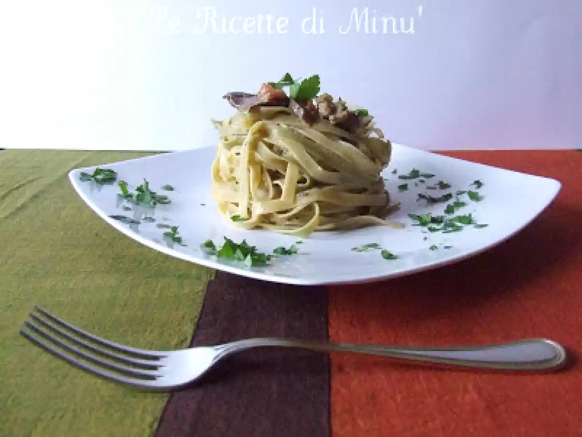 Tagliatelle paglia e fieno alla boscaiola con chips di grana - foto 3