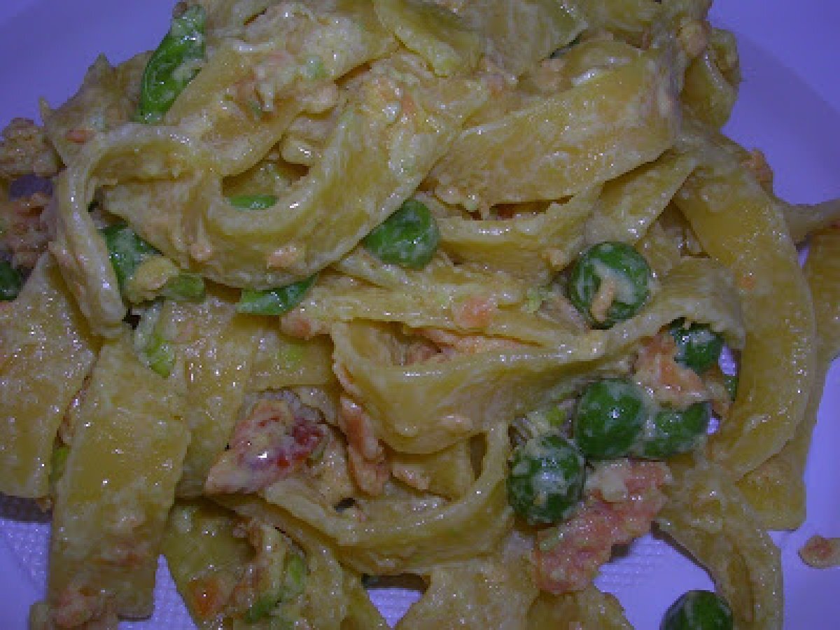 Tagliatelle piselli, panna e salmone - foto 2