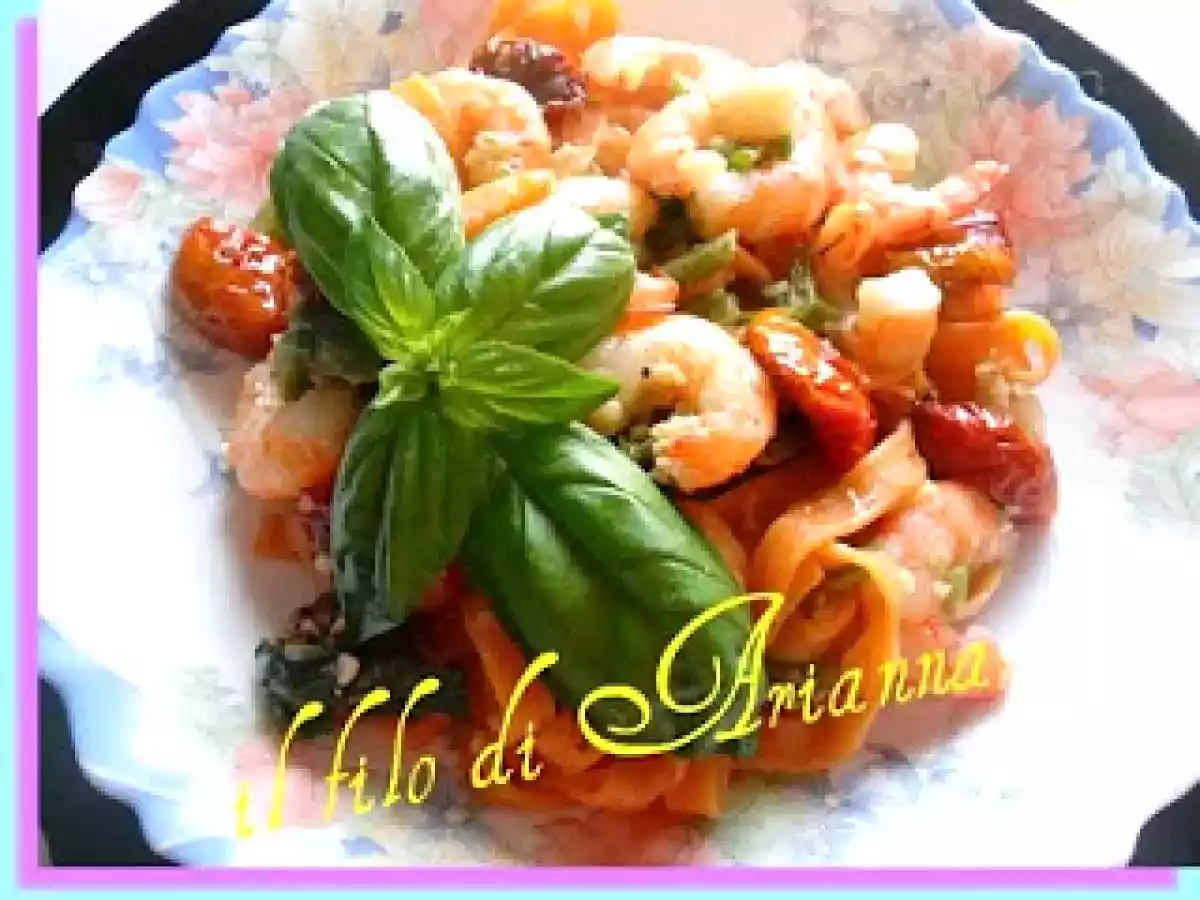 TAGLIATELLE ROSA CON GAMBERI, FAGIOLINI E POMODORI CONFIT