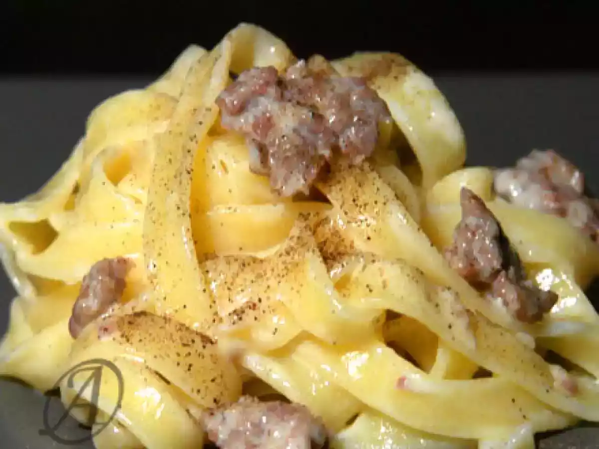 Tagliatelle salsiccia e panna: la ricetta facile e cremosa per un primo piatto irresistibile