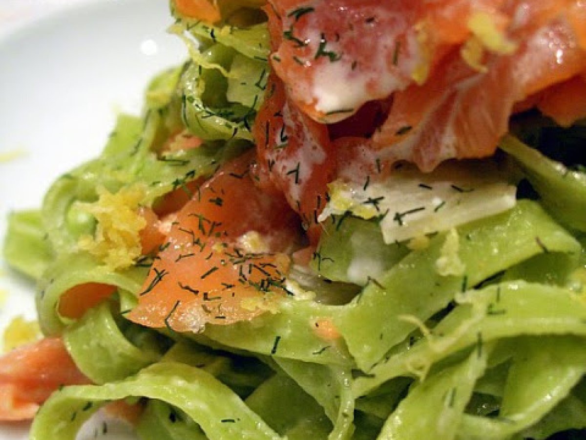 Tagliatelle verdi con salmone e aneto - foto 2