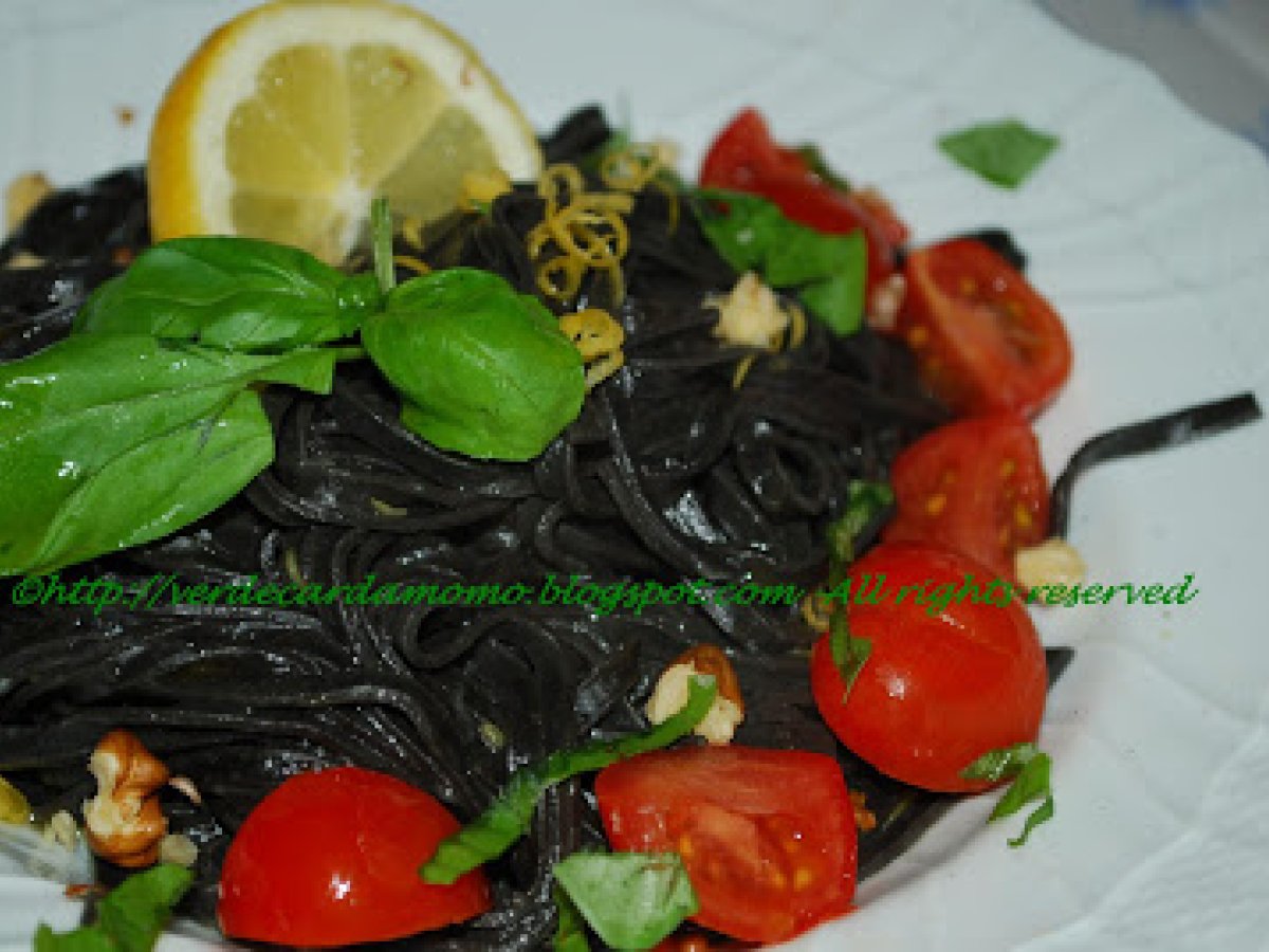 TAGLIOLINI AL NERO DI SEPPIA AL PROFUMO DI LIMONE - foto 3