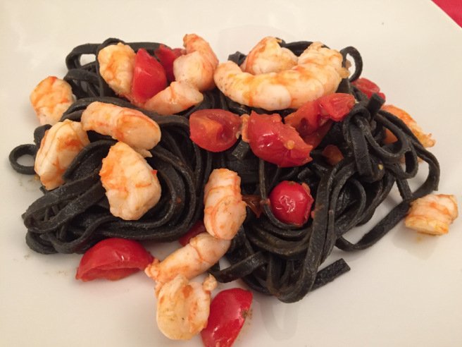 tagliolini-al-nero-di-seppia-con-gamberi