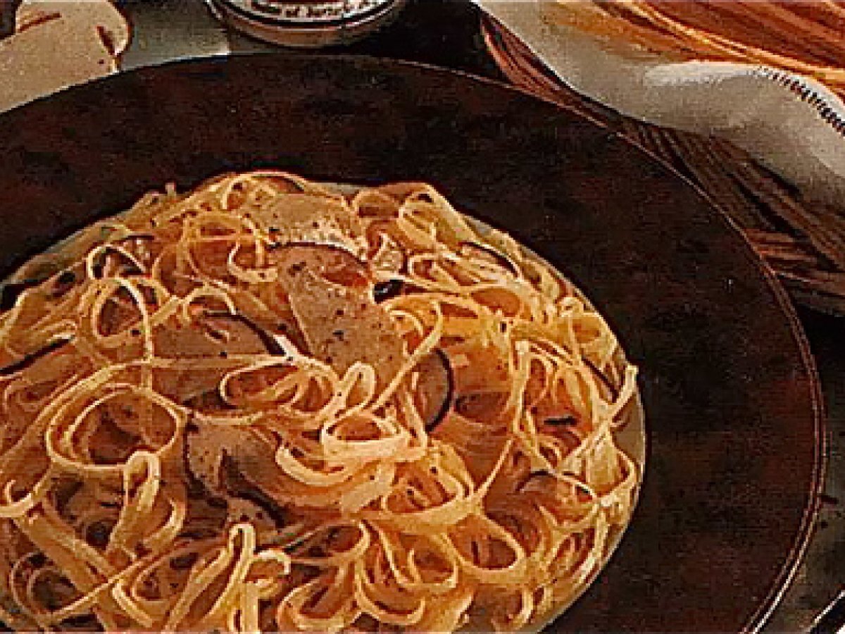 Tagliolini alla crema di tartufo e funghi