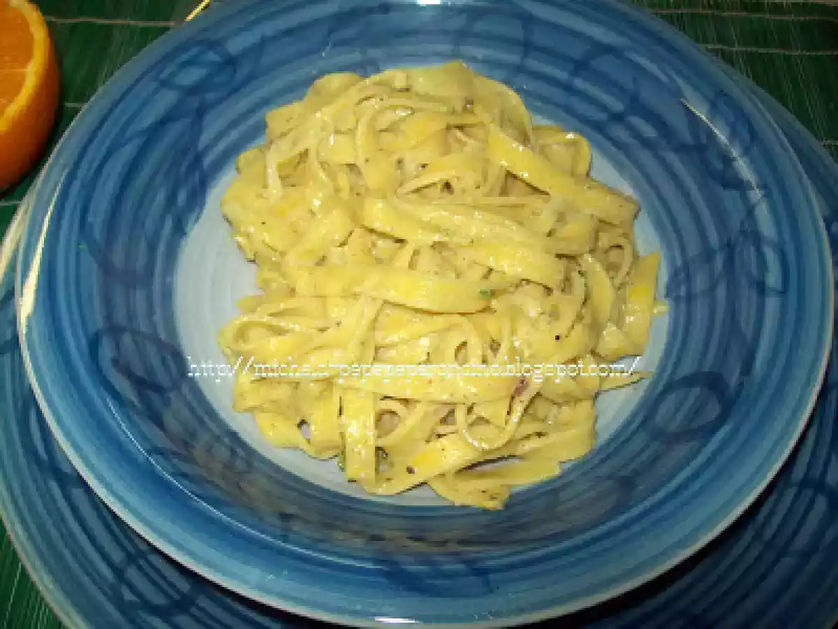 TAGLIOLINI ALLO ZAFFERANO CON PESTO DI PISTACCHI ED ARANCIA
