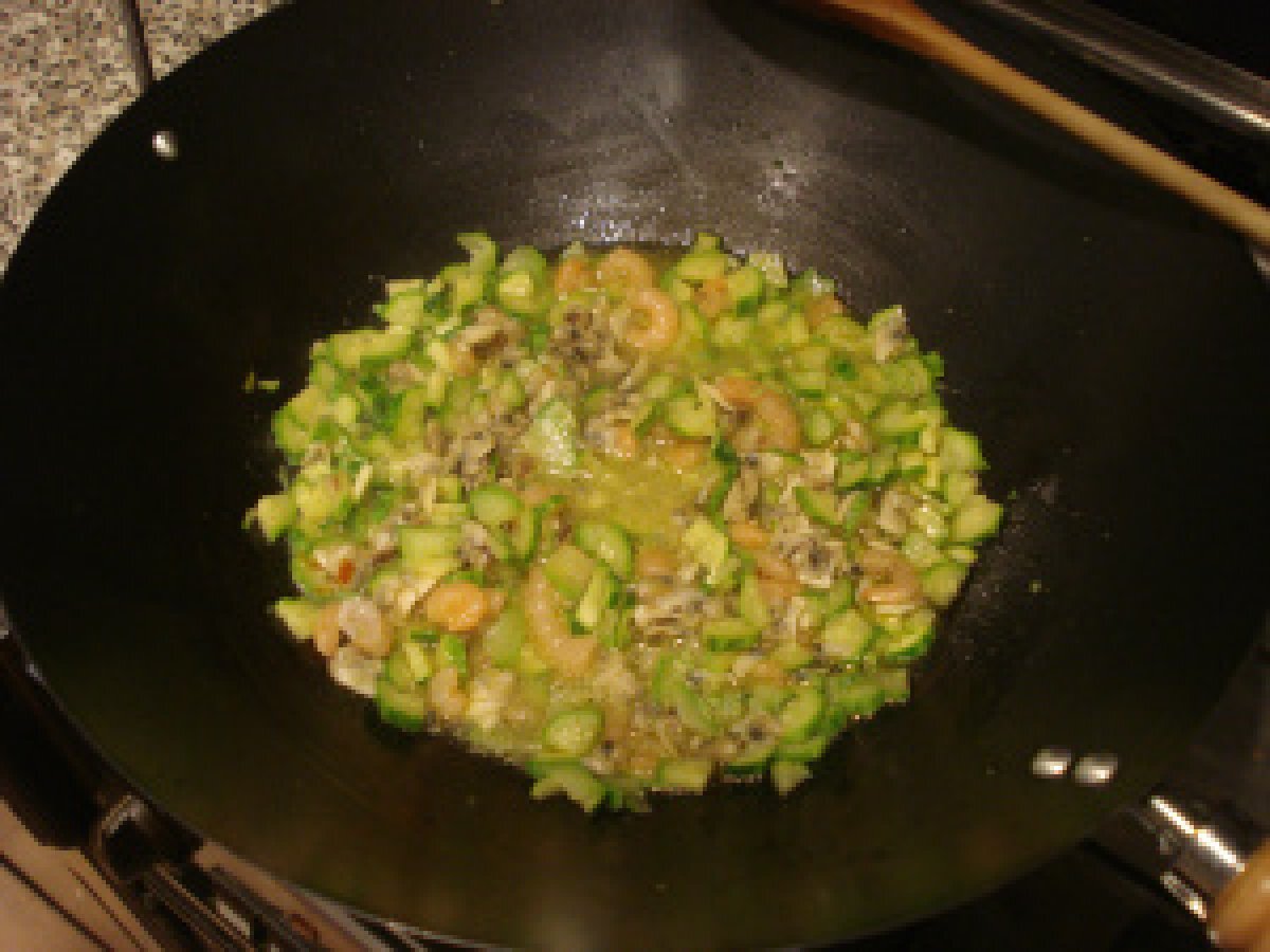 Tagliolini allo zenzero con zucchine gamberi e vongole - foto 4