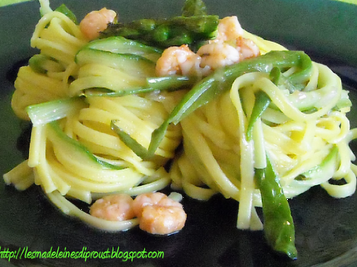 Tagliolini con julienne di asparagi e gamberetti norvegesi in salamoia.