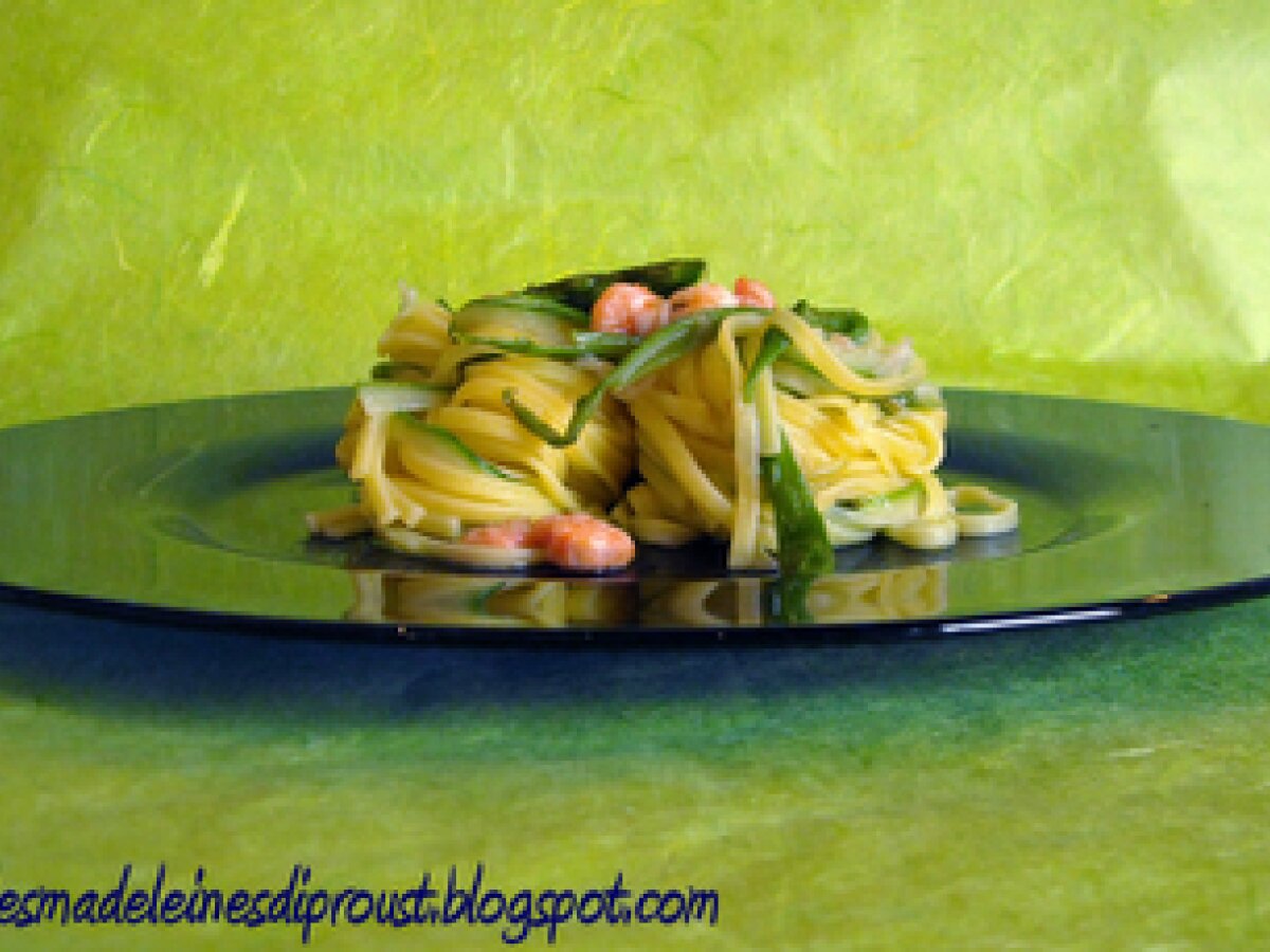 Tagliolini con julienne di asparagi e gamberetti norvegesi in salamoia. - foto 2