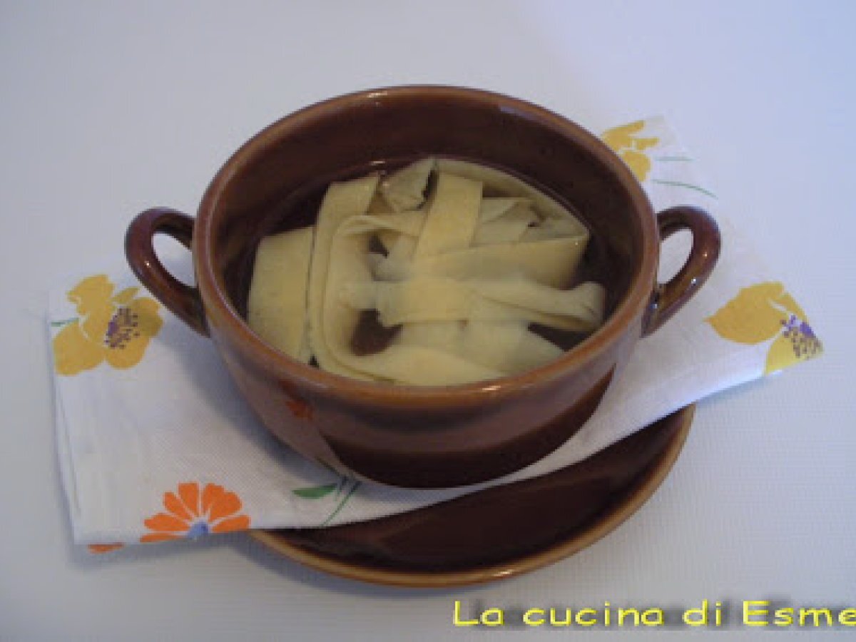 Tagliolini di crespelle in brodo di carne