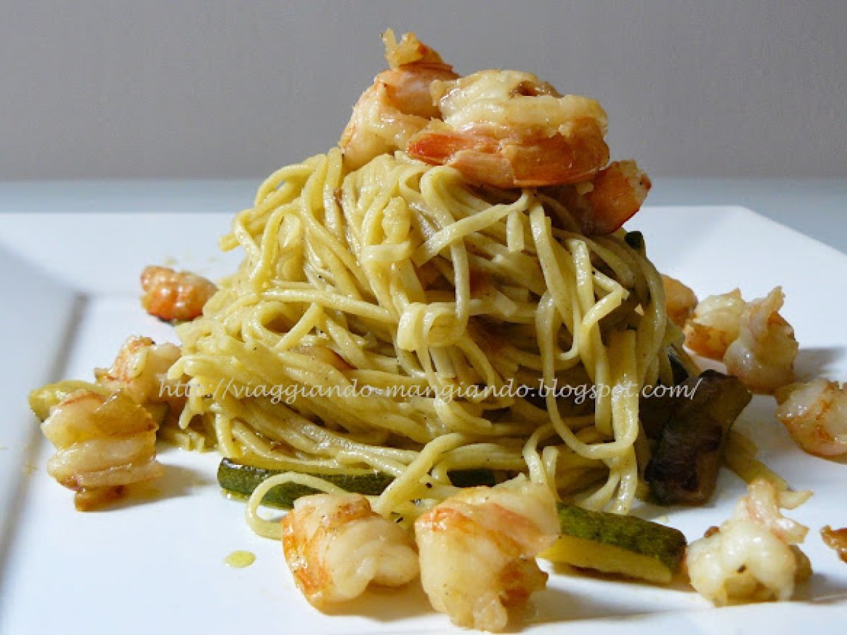 TAGLIOLINI FRESCHI CON GAMBERI E ZUCCHINE - foto 2