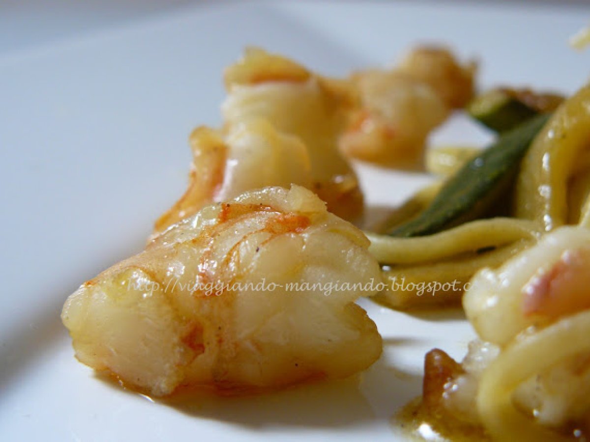 Tagliolini freschi con gamberi e zucchine - foto 3