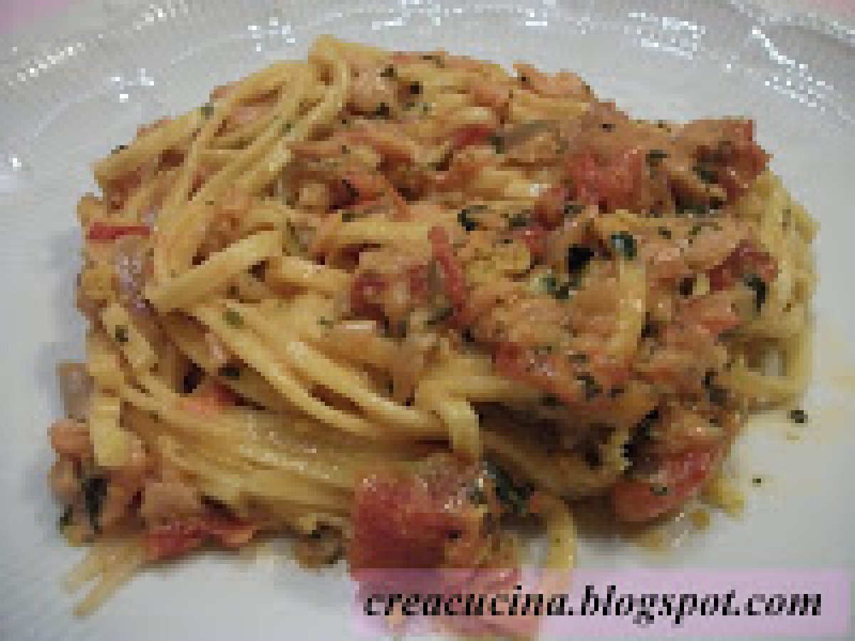 TAGLIOLINI SALMONE E PANNA PROFUMATI AL LIMONE