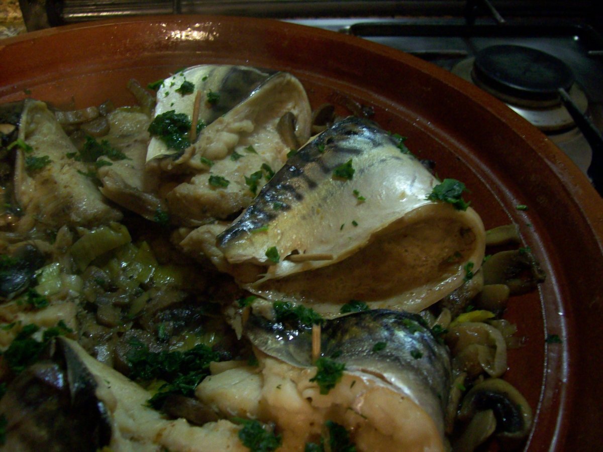 Tajine di sgombri ai funghi
