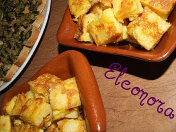 TAPAS, ossia frittata di patate e cipolle, bruschettine di zucchine, foto 2