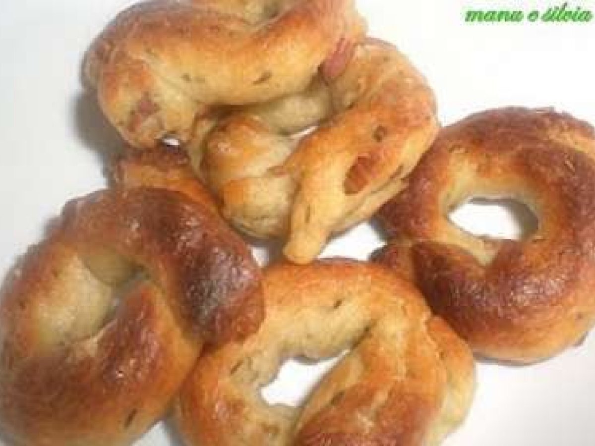 Taralli alle mandorle e semi di anice