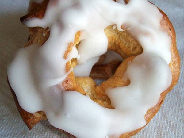 Taralli pasquali di uova con glassa di zucchero