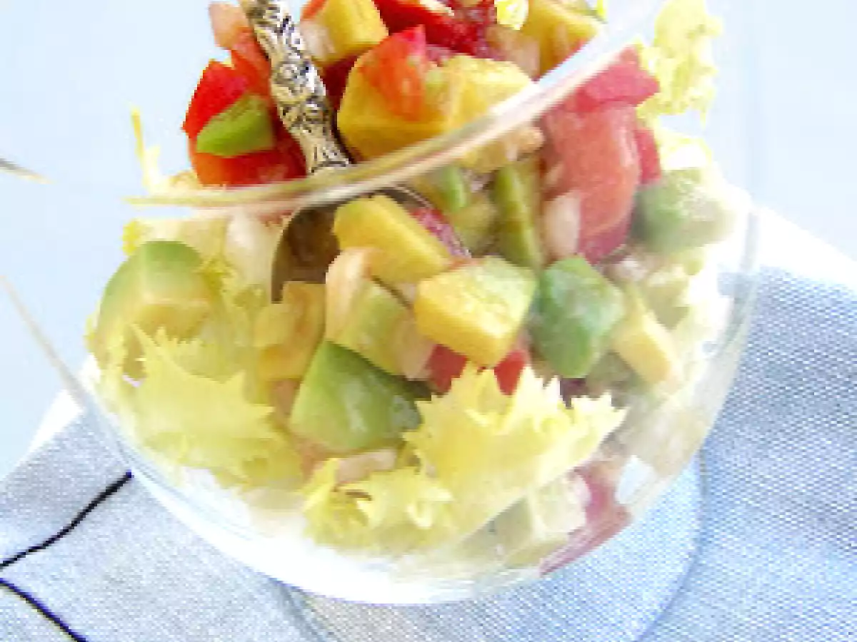 Tartare di avocado, cipolla e pomodori