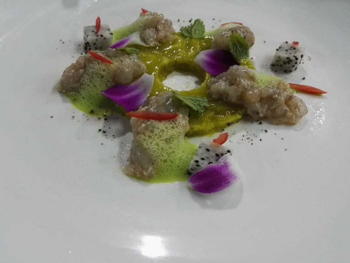 Tartare di gamberi con gelo di limone e aria di menta