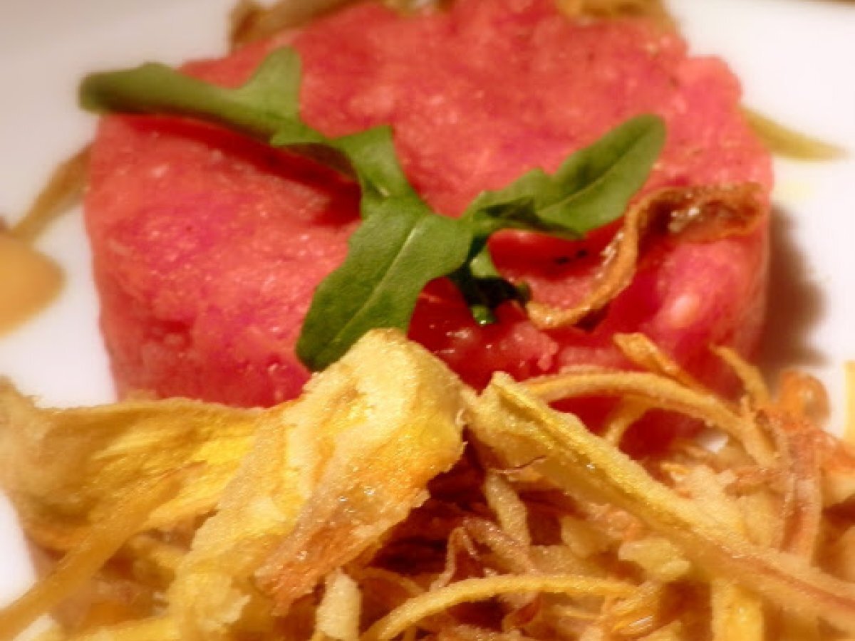 Tartare di manzo alla senape con carciofi fritti - e un pensiero per la nostra Terra