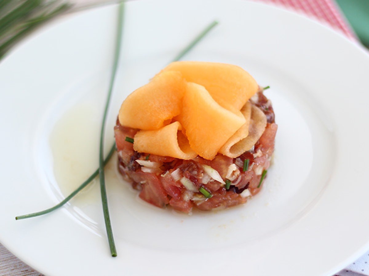 Tartare di prosciutto, pomodori e melone