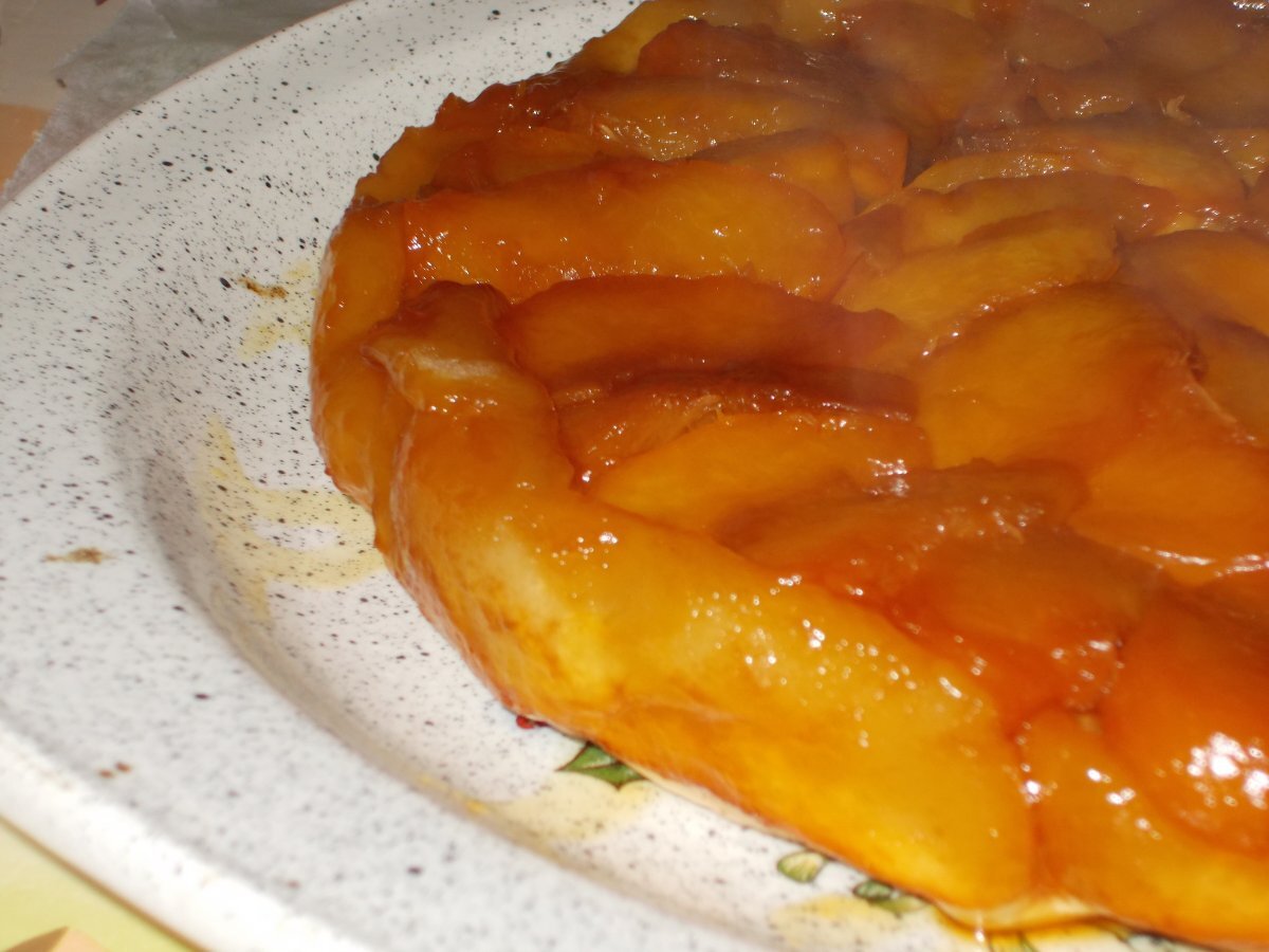 tarte tatin pesche con pasta sfoglia pronta