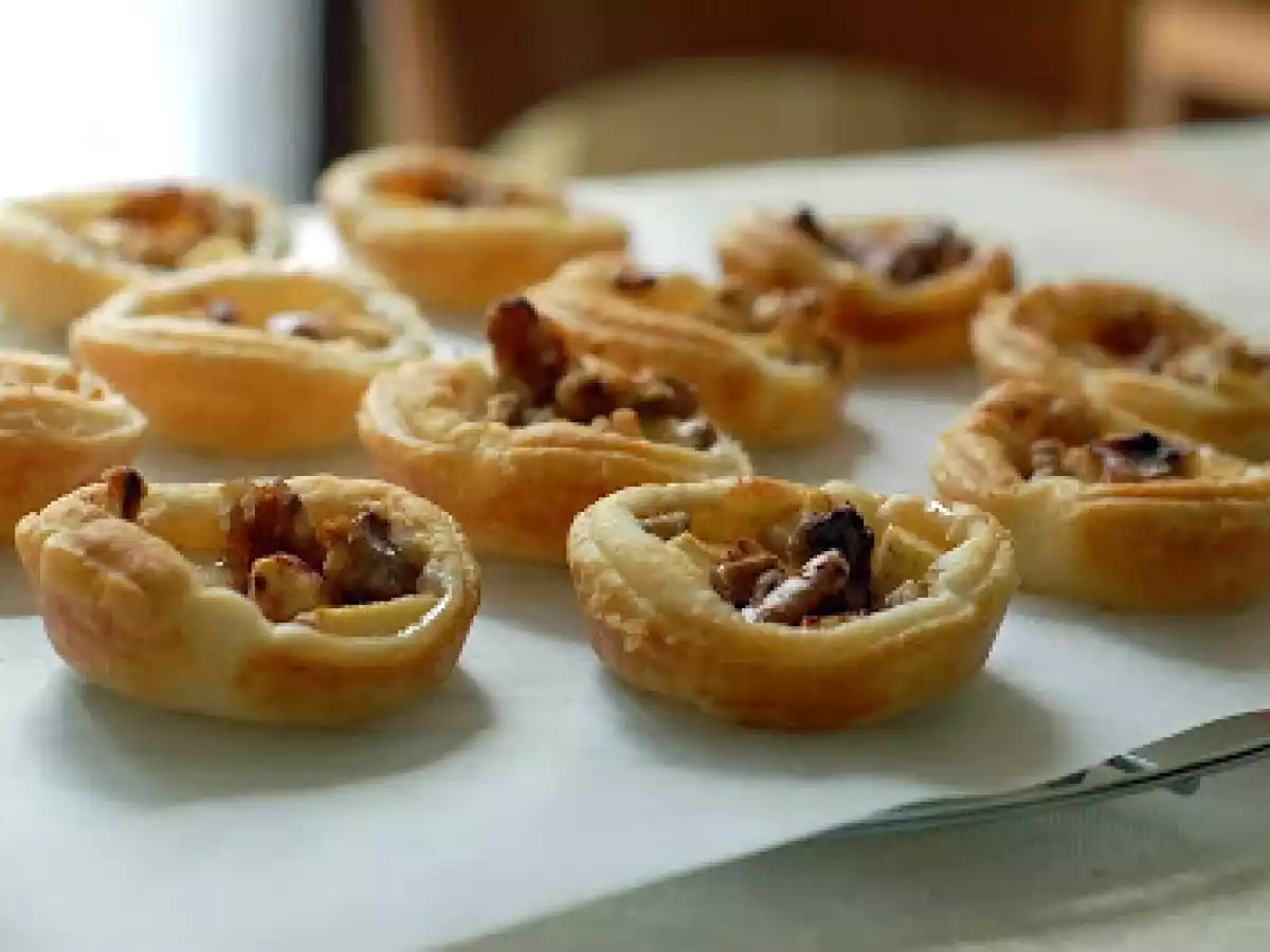 Tartellette al miele, noci e mele