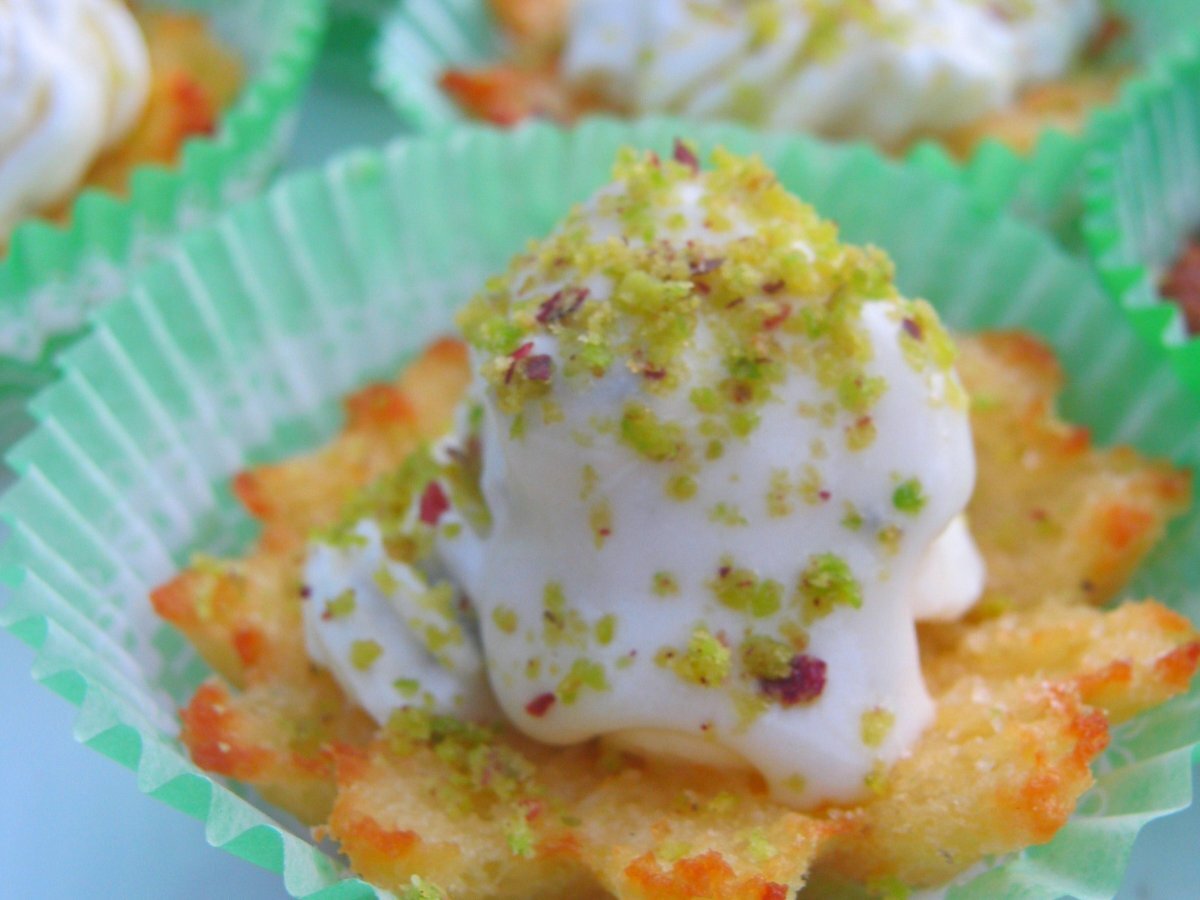 Tartellette alla crema di formaggi e pistacchi