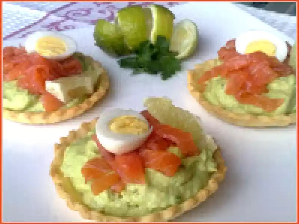 TARTELLETTE CON CREMA DI AVOCADO, SALMONE, LIME E UOVA DI QUAGLIA - foto 2
