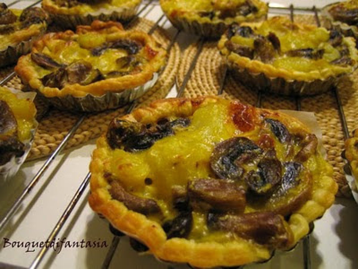 Tartellette con funghi e patate