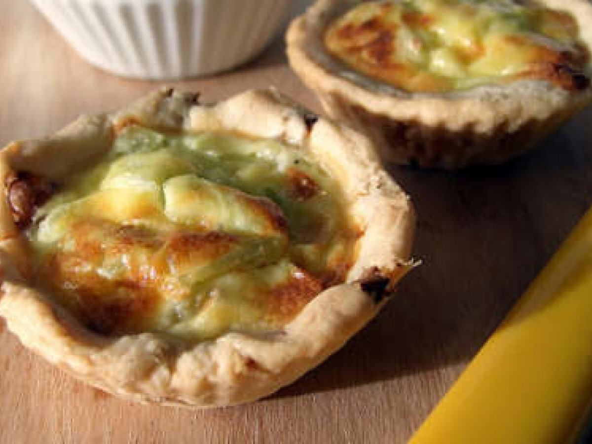 TARTELLETTE CON NOCI E STILTON