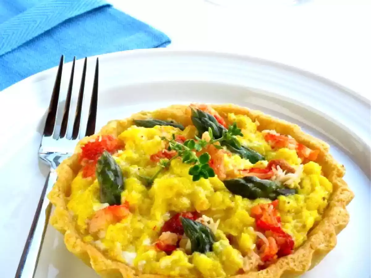 TARTELLETTE CON UOVA STRAPAZZATE E POLPA DI GRANCHIO
