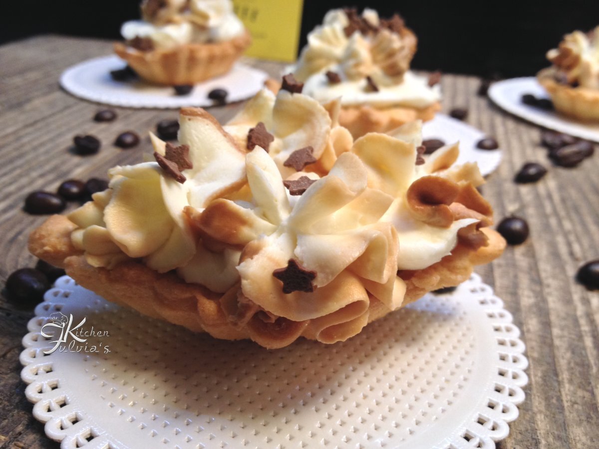 Tartellette di frolla con crema al caffè