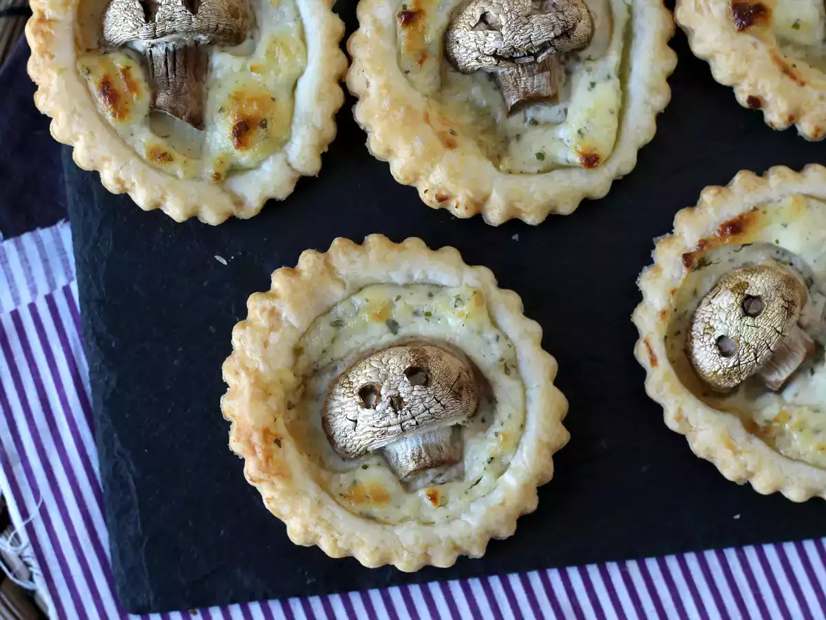 Tartellette di Halloween con funghi e formaggio fresco aromatizzato - foto 3