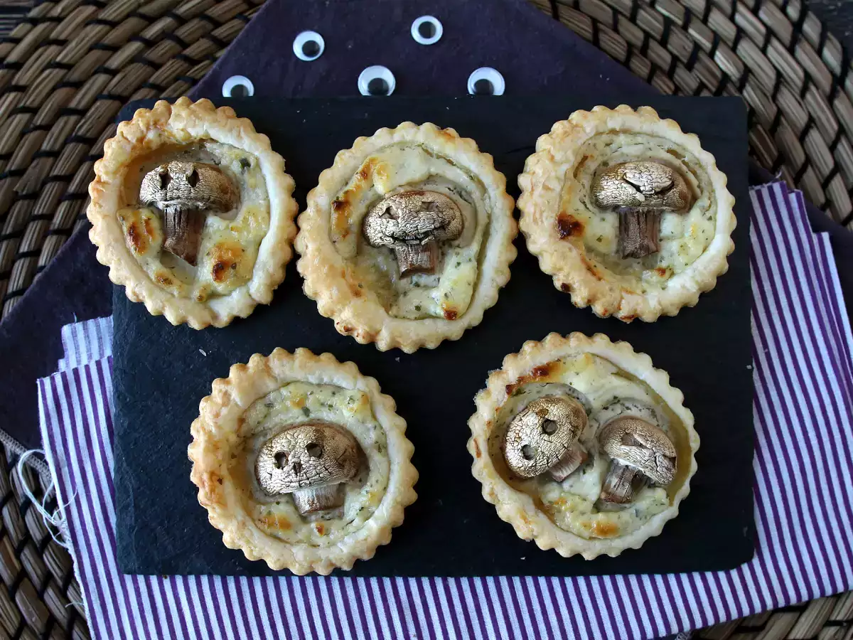 Tartellette di Halloween con funghi e formaggio fresco aromatizzato - foto 4