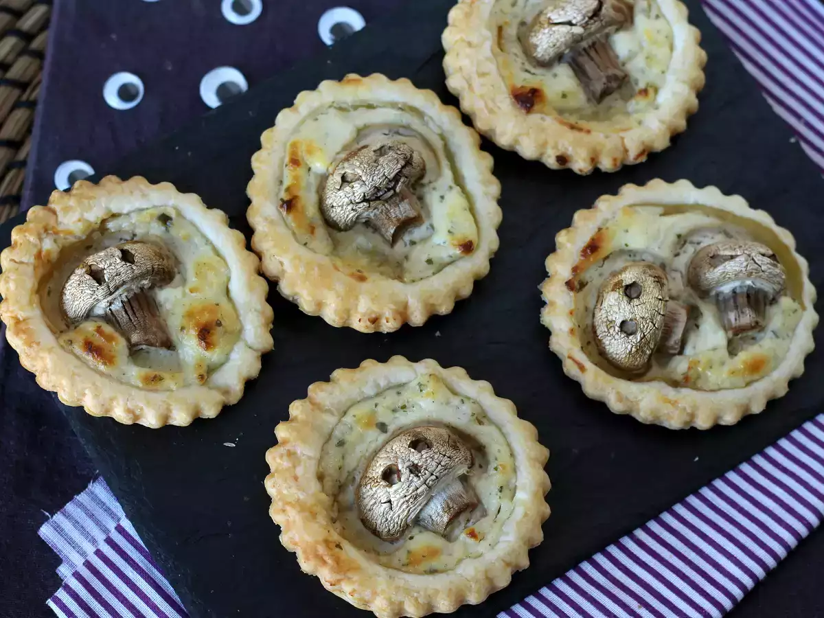 Tartellette di Halloween con funghi e formaggio fresco aromatizzato - foto 5