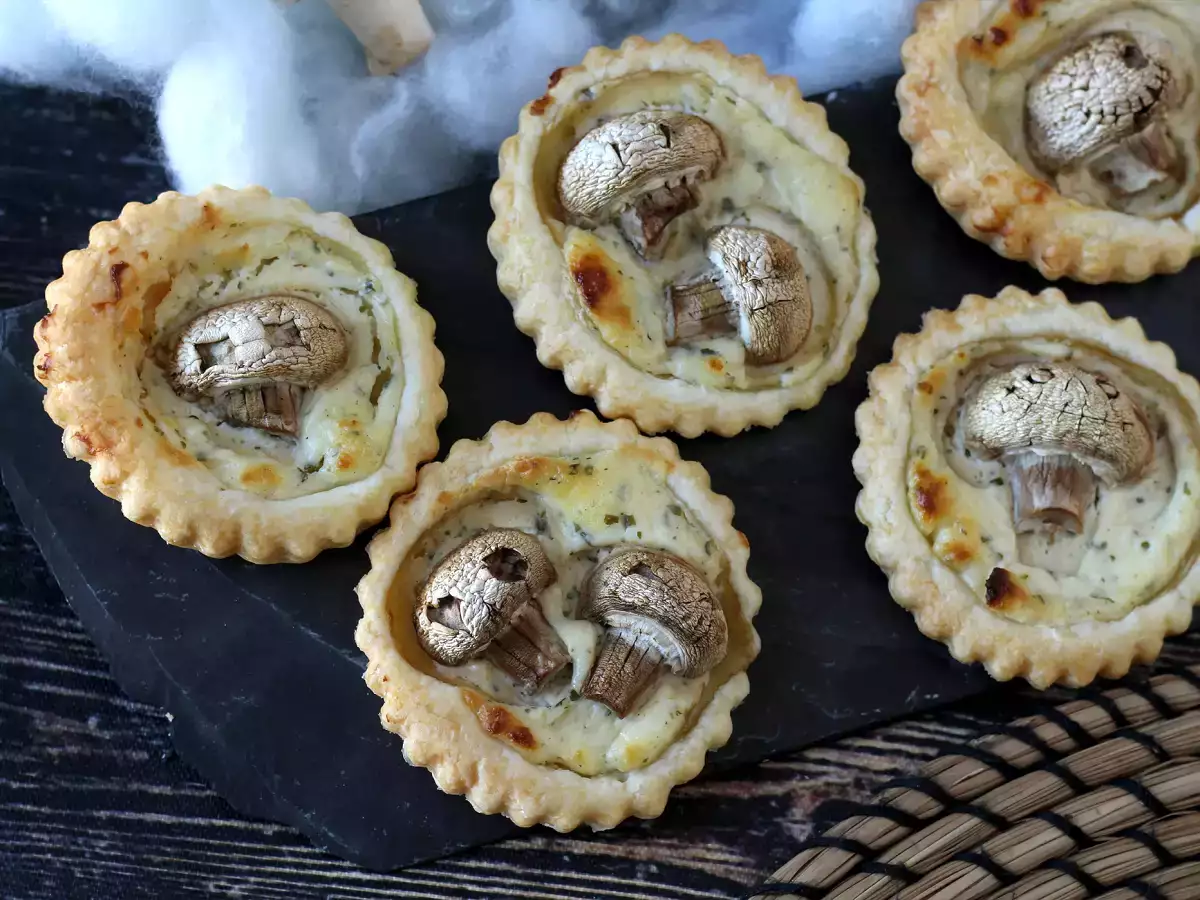 Tartellette di Halloween con funghi e formaggio fresco aromatizzato - foto 7